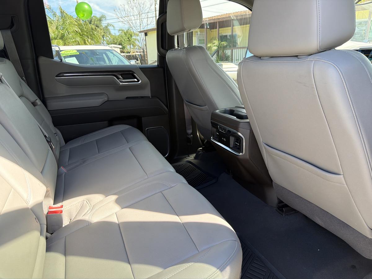 Chevrolet Silverado photo 21