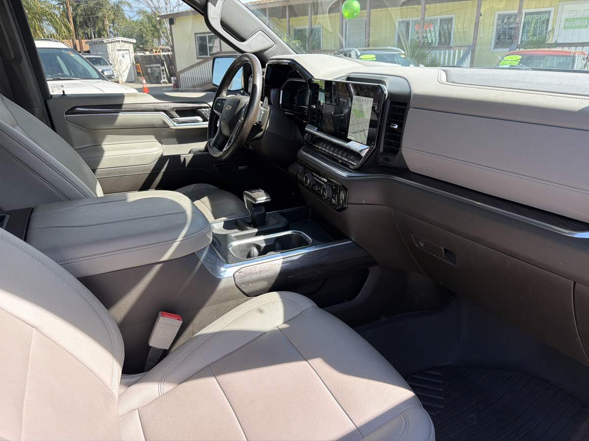 Chevrolet Silverado photo 22