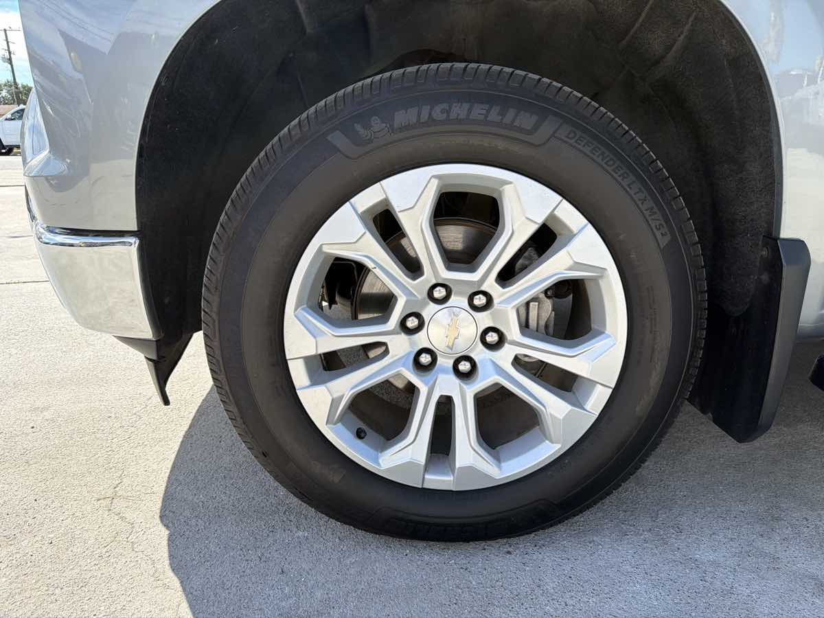 Chevrolet Silverado photo 27