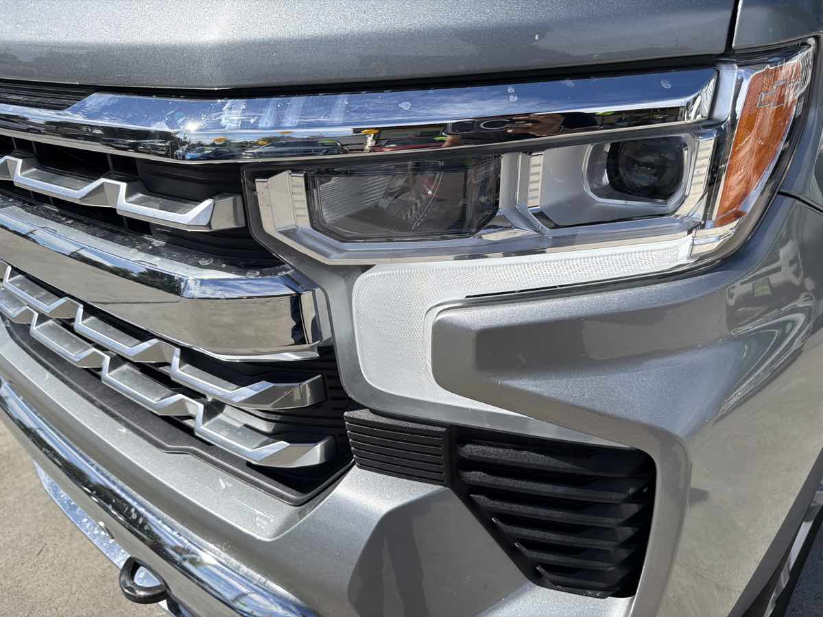 Chevrolet Silverado photo 32