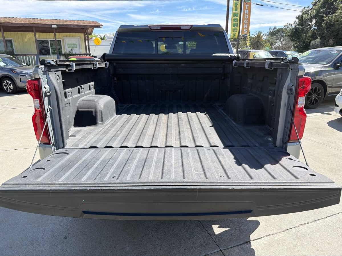 Chevrolet Silverado photo 34