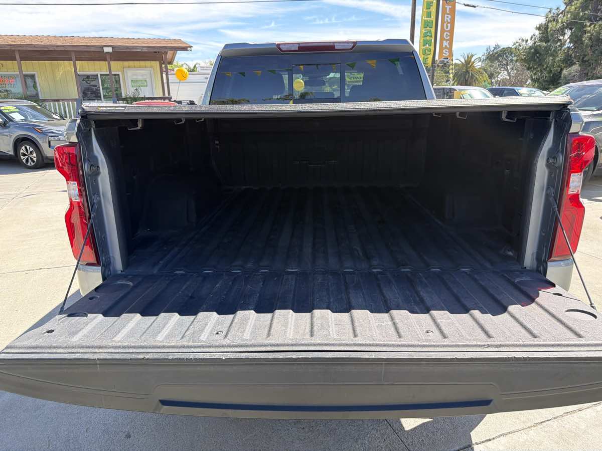 Chevrolet Silverado photo 36