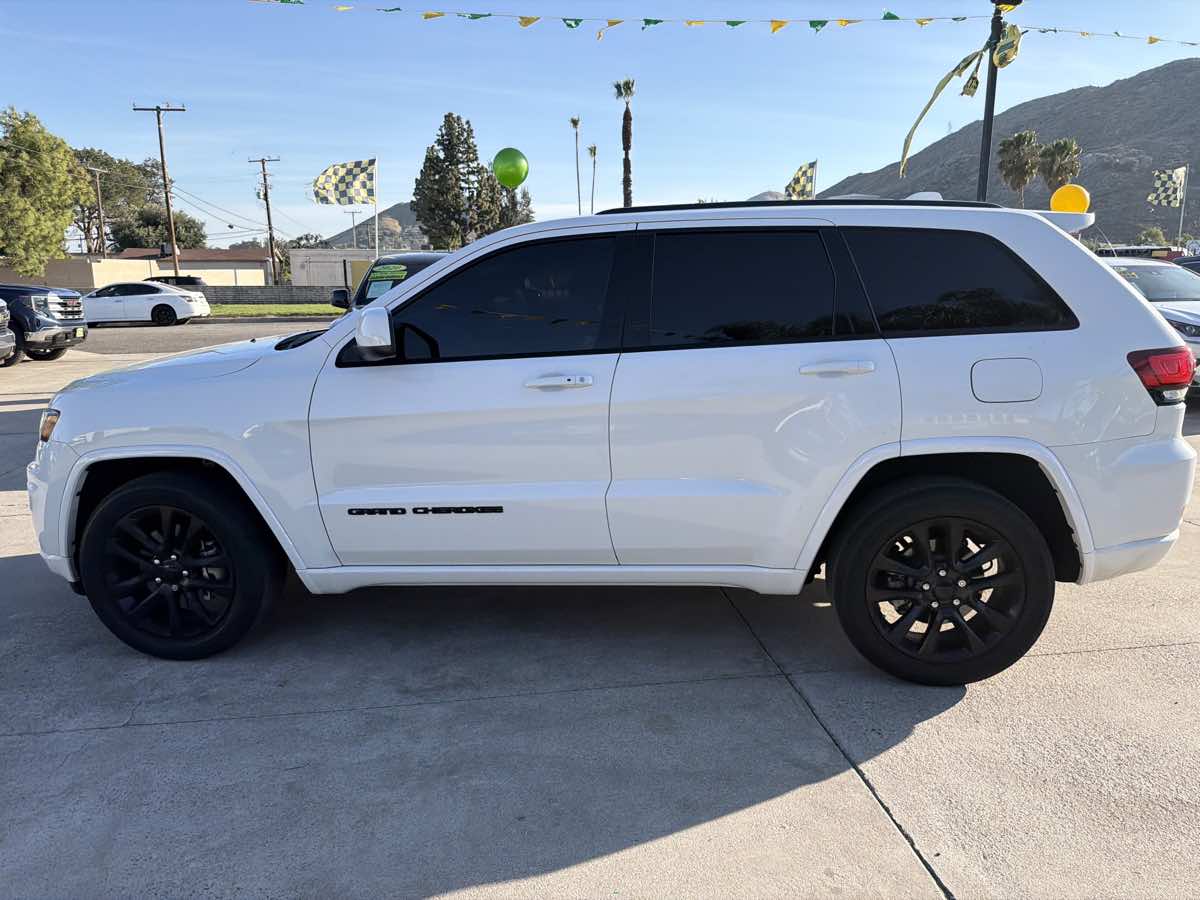 Jeep Grand Cherokee photo 2
