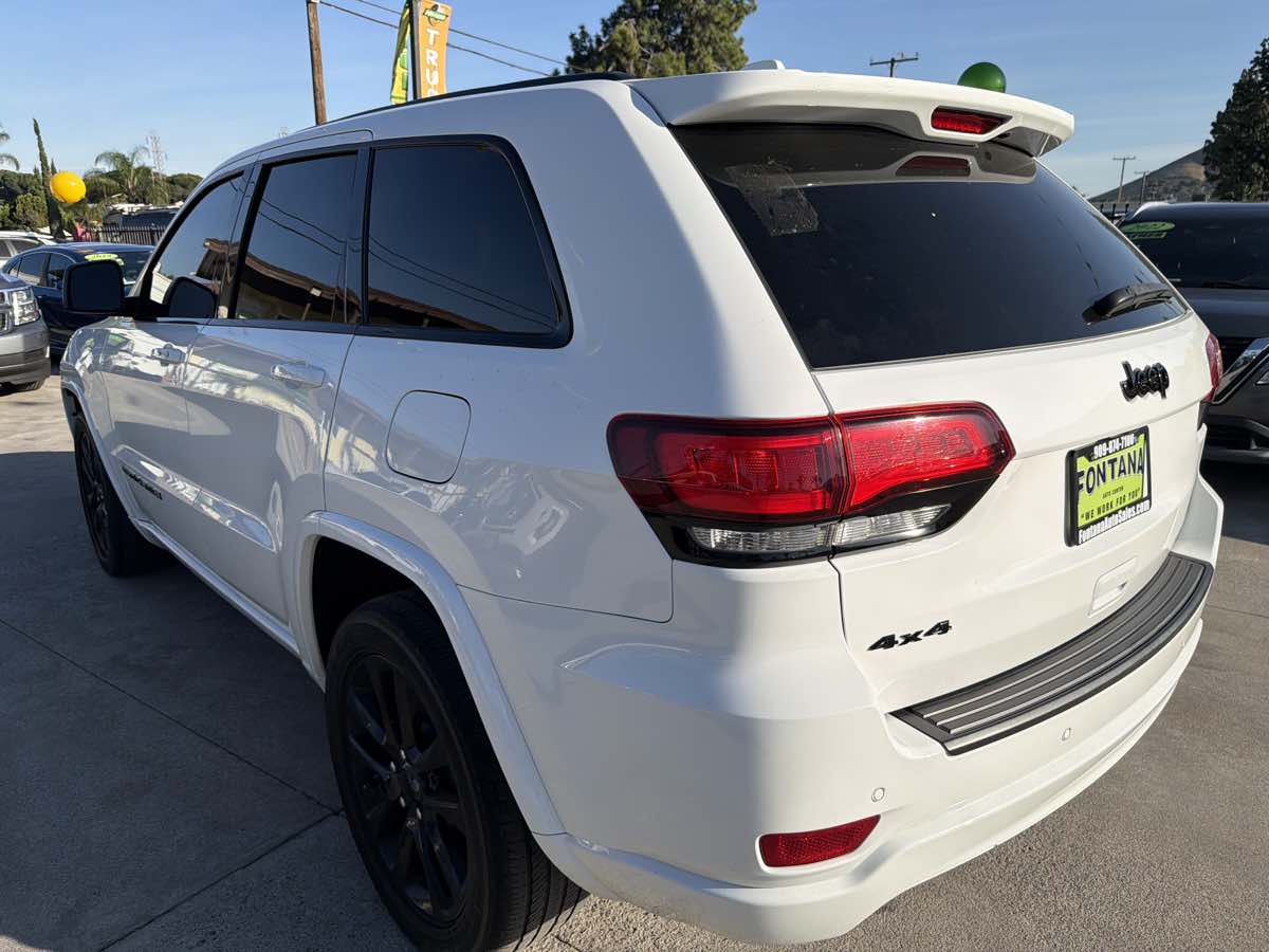 Jeep Grand Cherokee photo 3