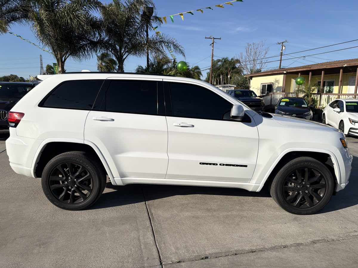 Jeep Grand Cherokee photo 6