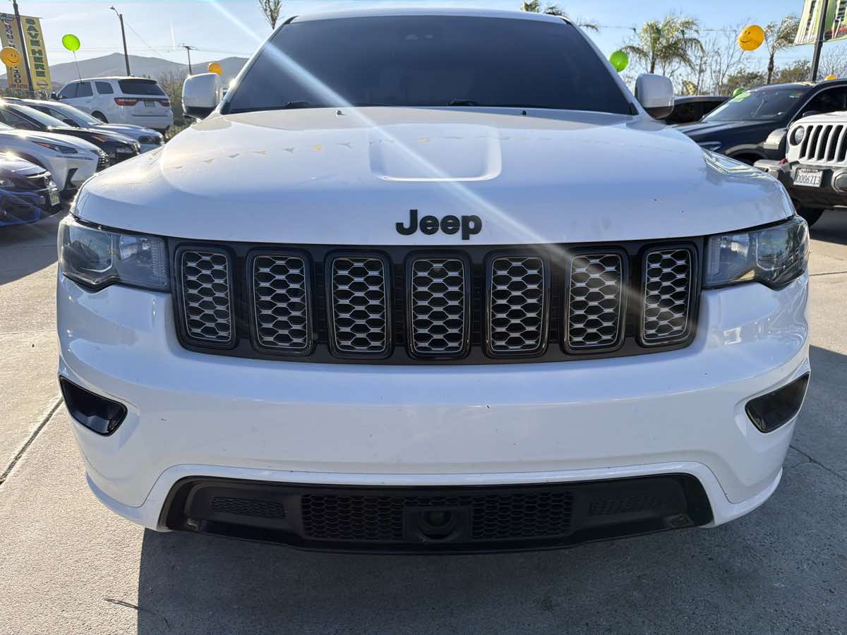 Jeep Grand Cherokee photo 8