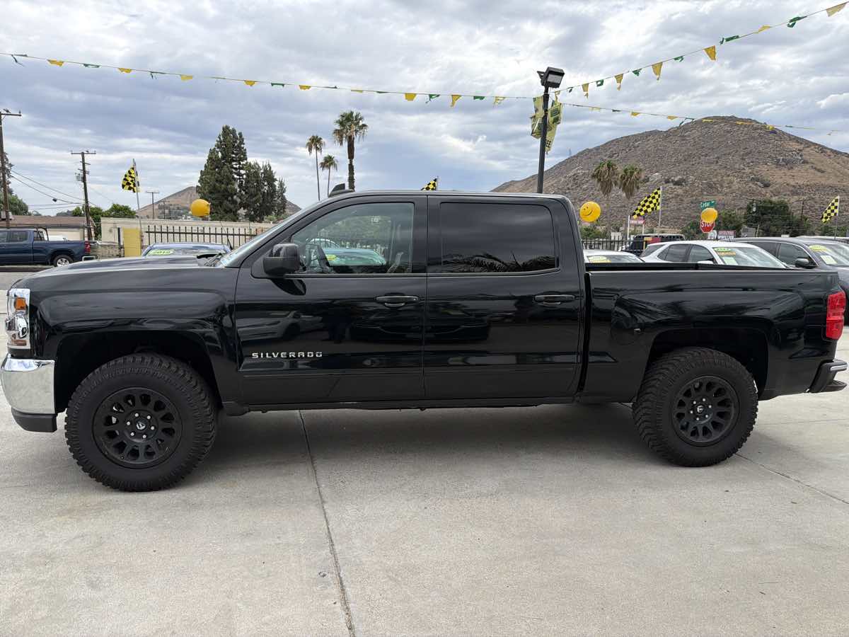 Chevrolet Silverado photo 2
