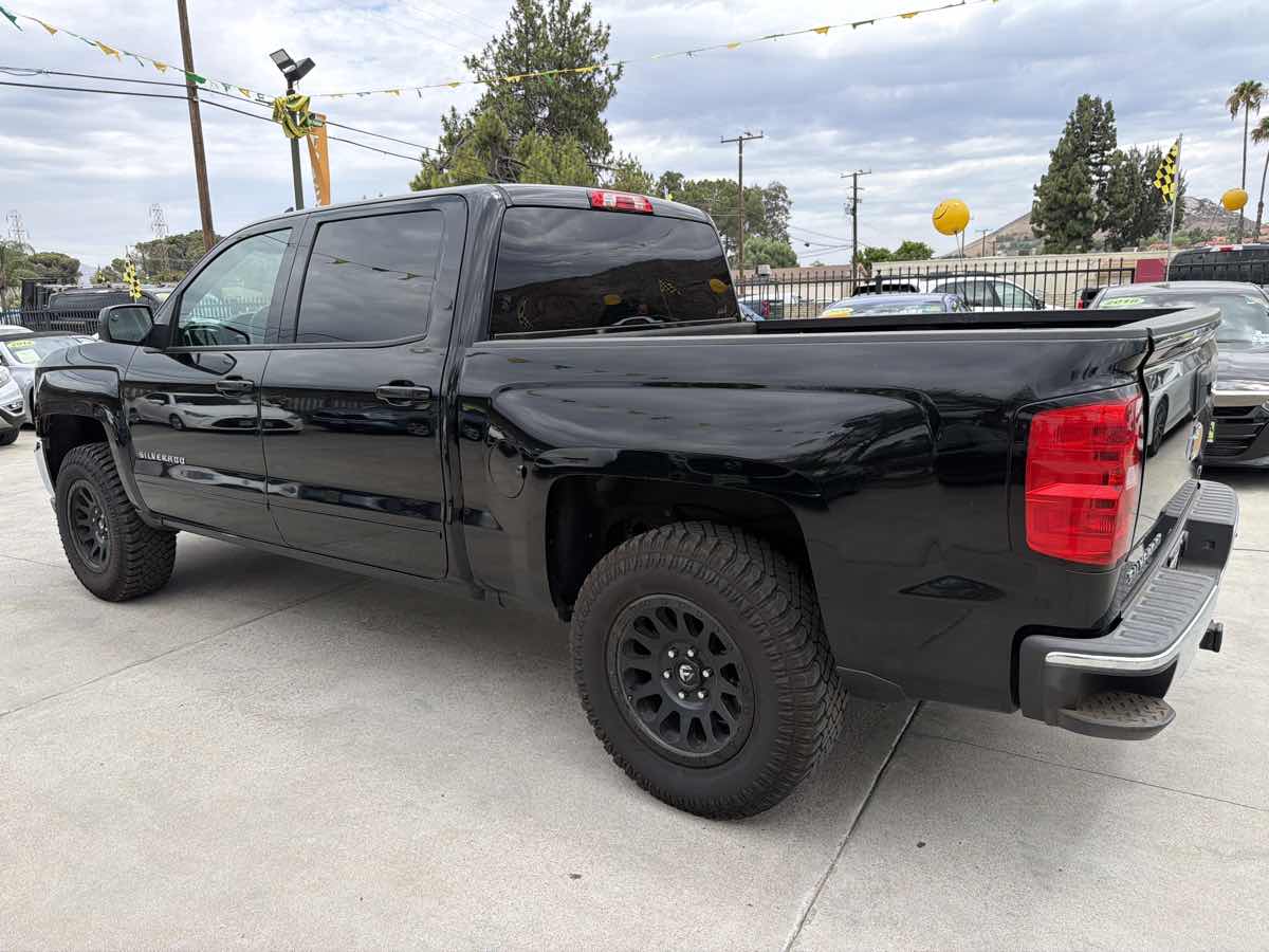 Chevrolet Silverado photo 3