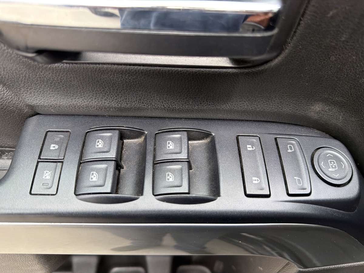 Chevrolet Silverado photo 10