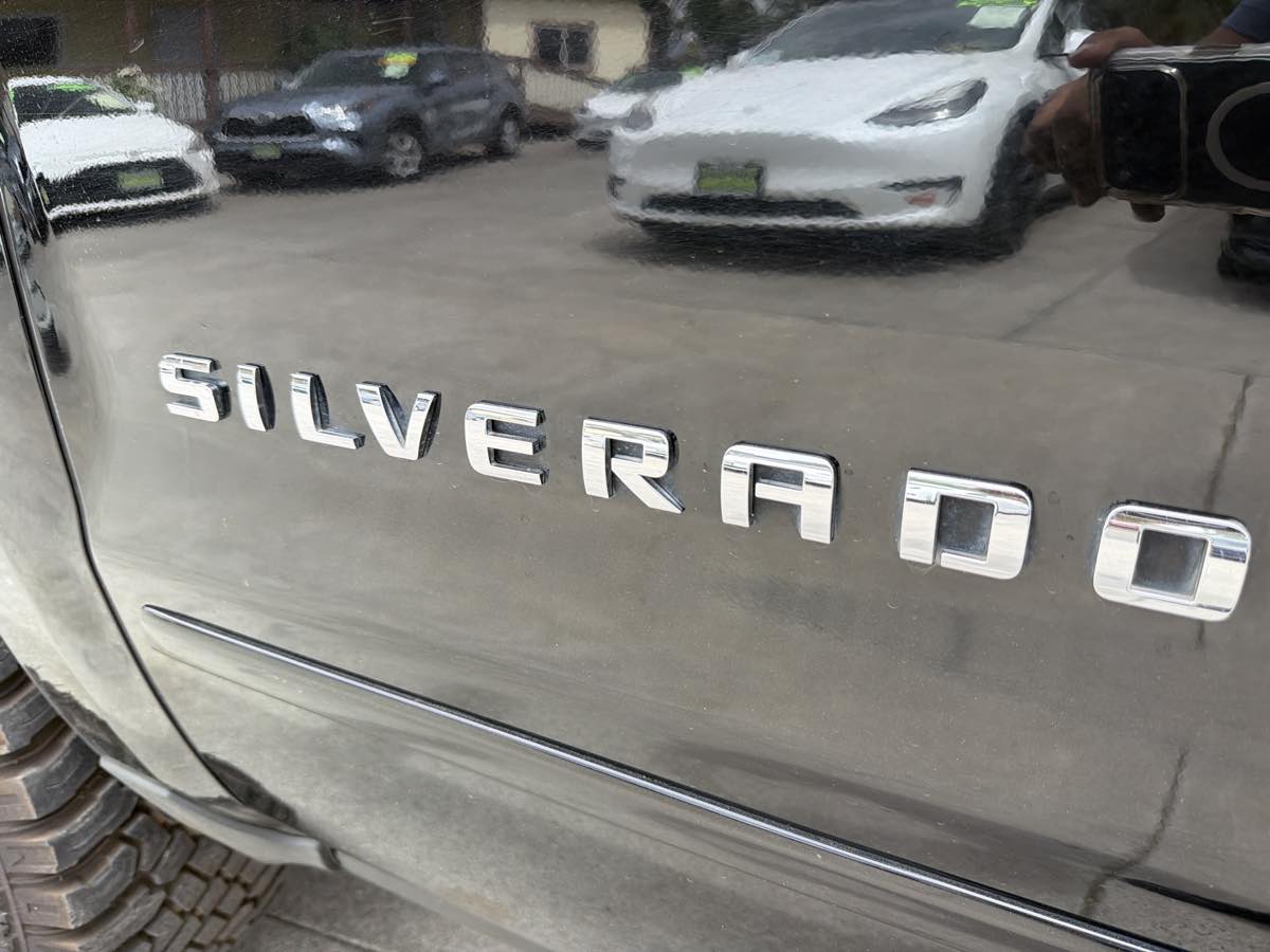 Chevrolet Silverado photo 23