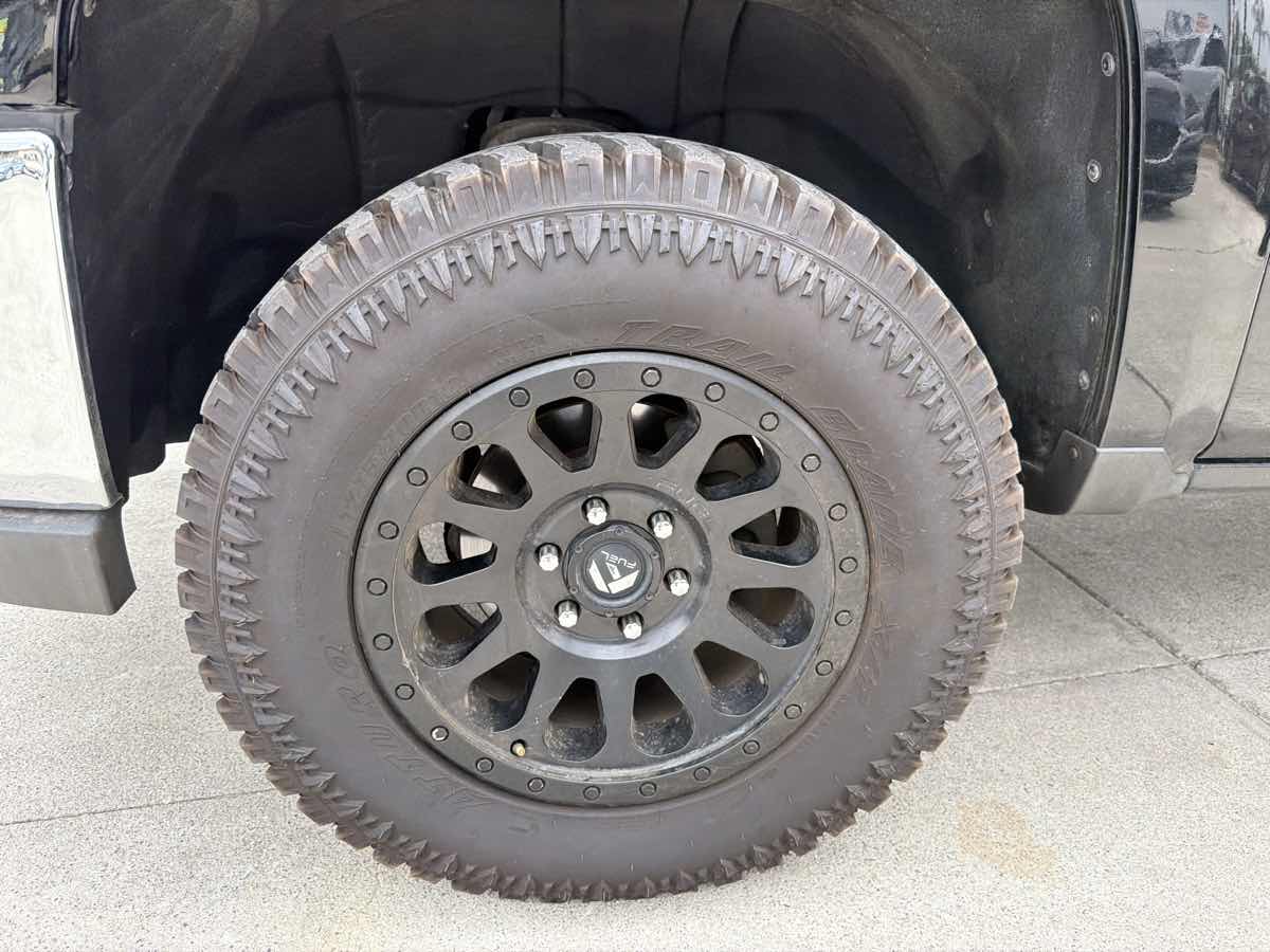 Chevrolet Silverado photo 24
