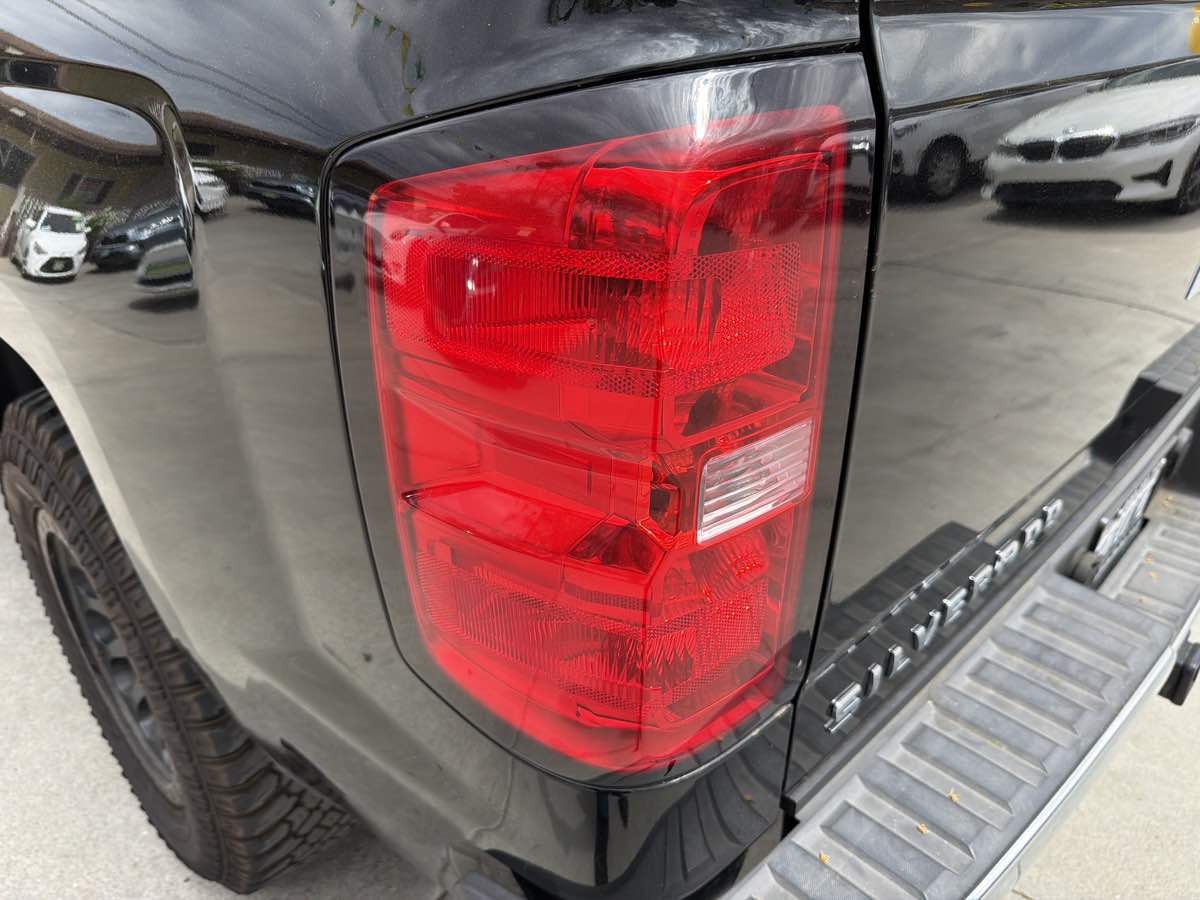 Chevrolet Silverado photo 25