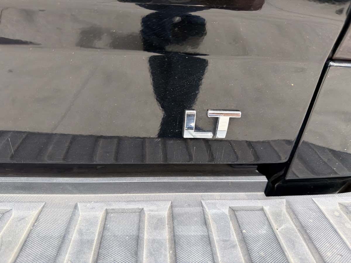 Chevrolet Silverado photo 26