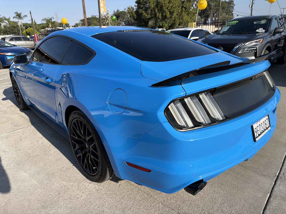 Ford Mustang photo 3