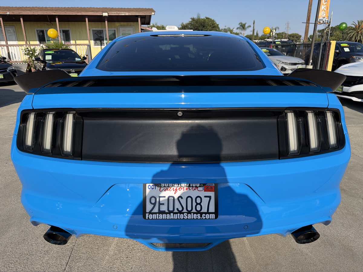 Ford Mustang photo 4