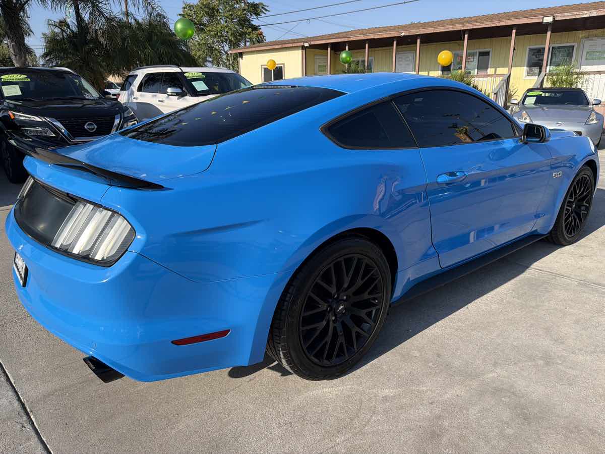 Ford Mustang photo 5
