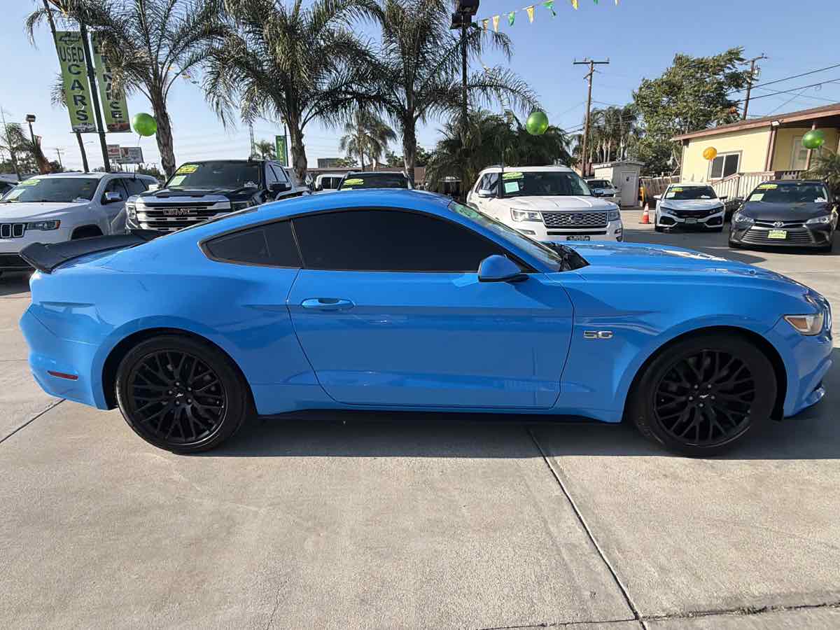 Ford Mustang photo 6