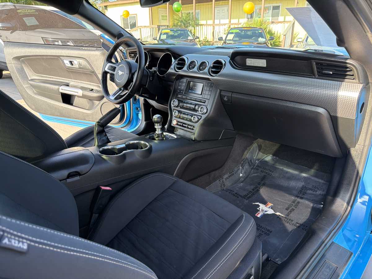 Ford Mustang photo 20