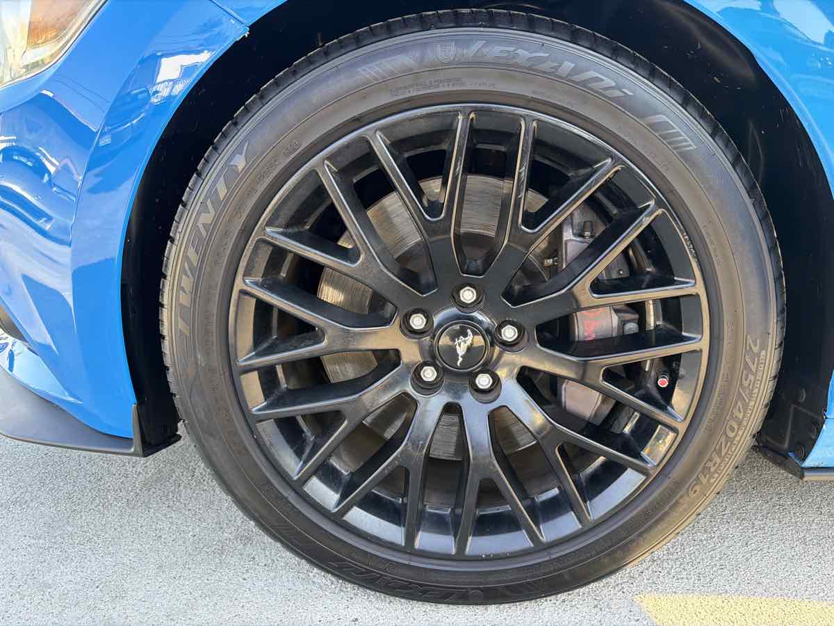 Ford Mustang photo 23