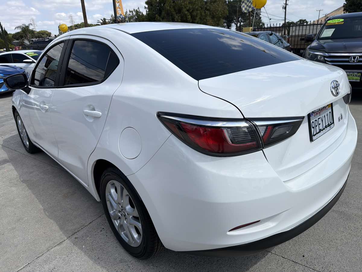 Toyota Yaris iA photo 3