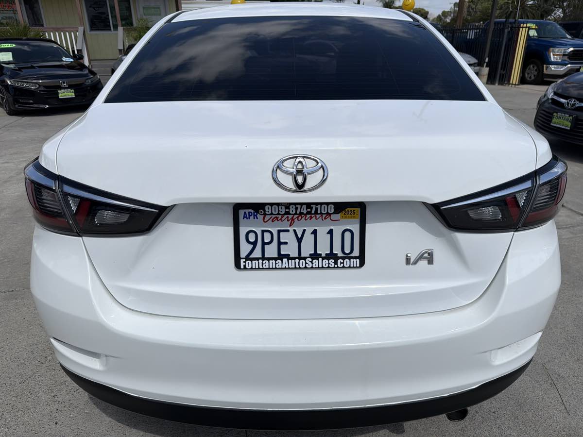 Toyota Yaris iA photo 4