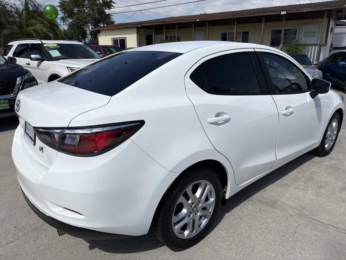 Toyota Yaris iA photo 5