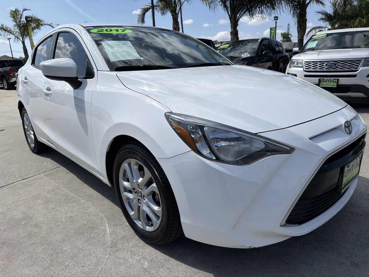Toyota Yaris iA photo 7