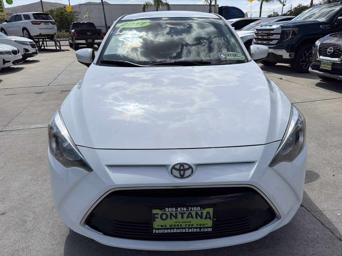 Toyota Yaris iA photo 8