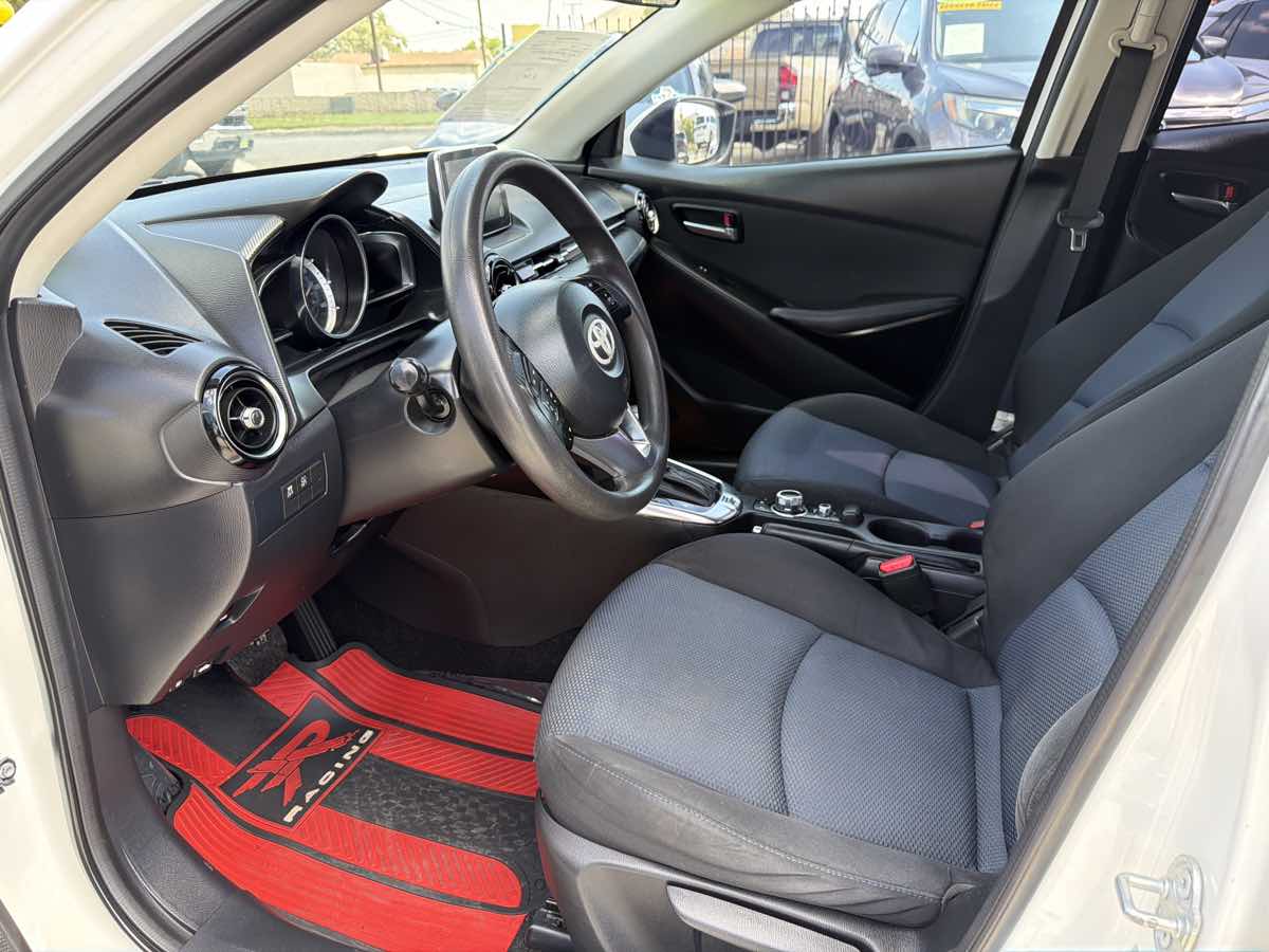 Toyota Yaris iA photo 9
