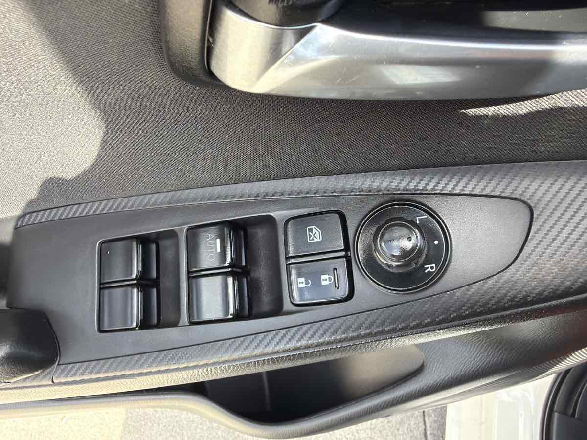 Toyota Yaris iA photo 11