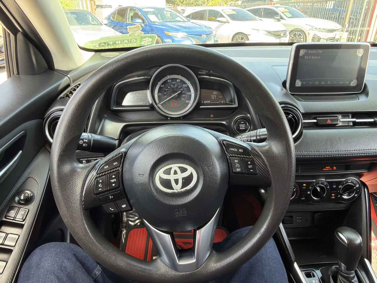 Toyota Yaris iA photo 12