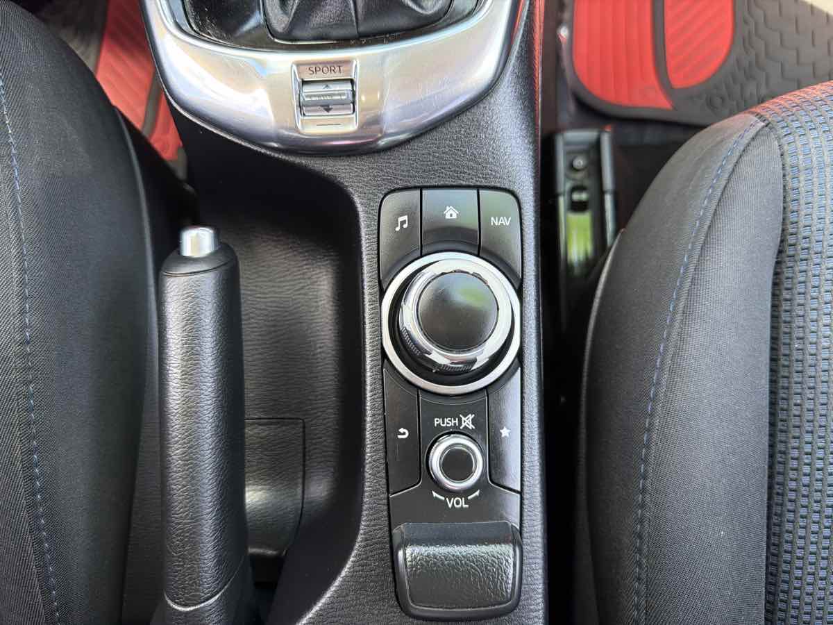 Toyota Yaris iA photo 20