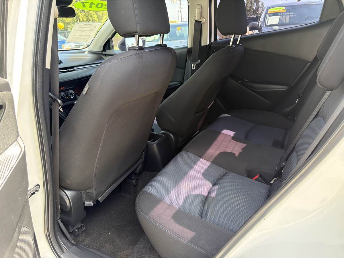 Toyota Yaris iA photo 21