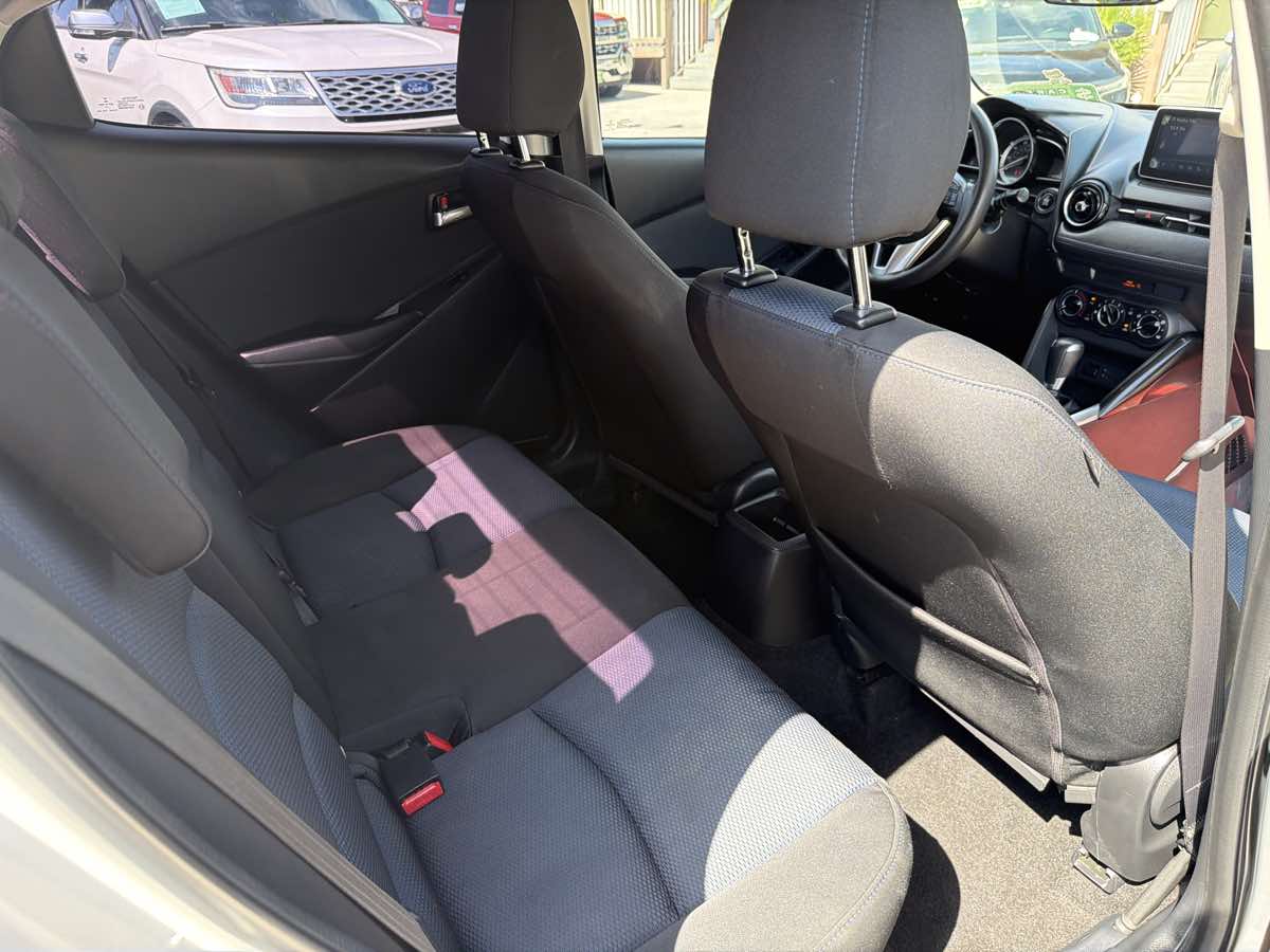 Toyota Yaris iA photo 24