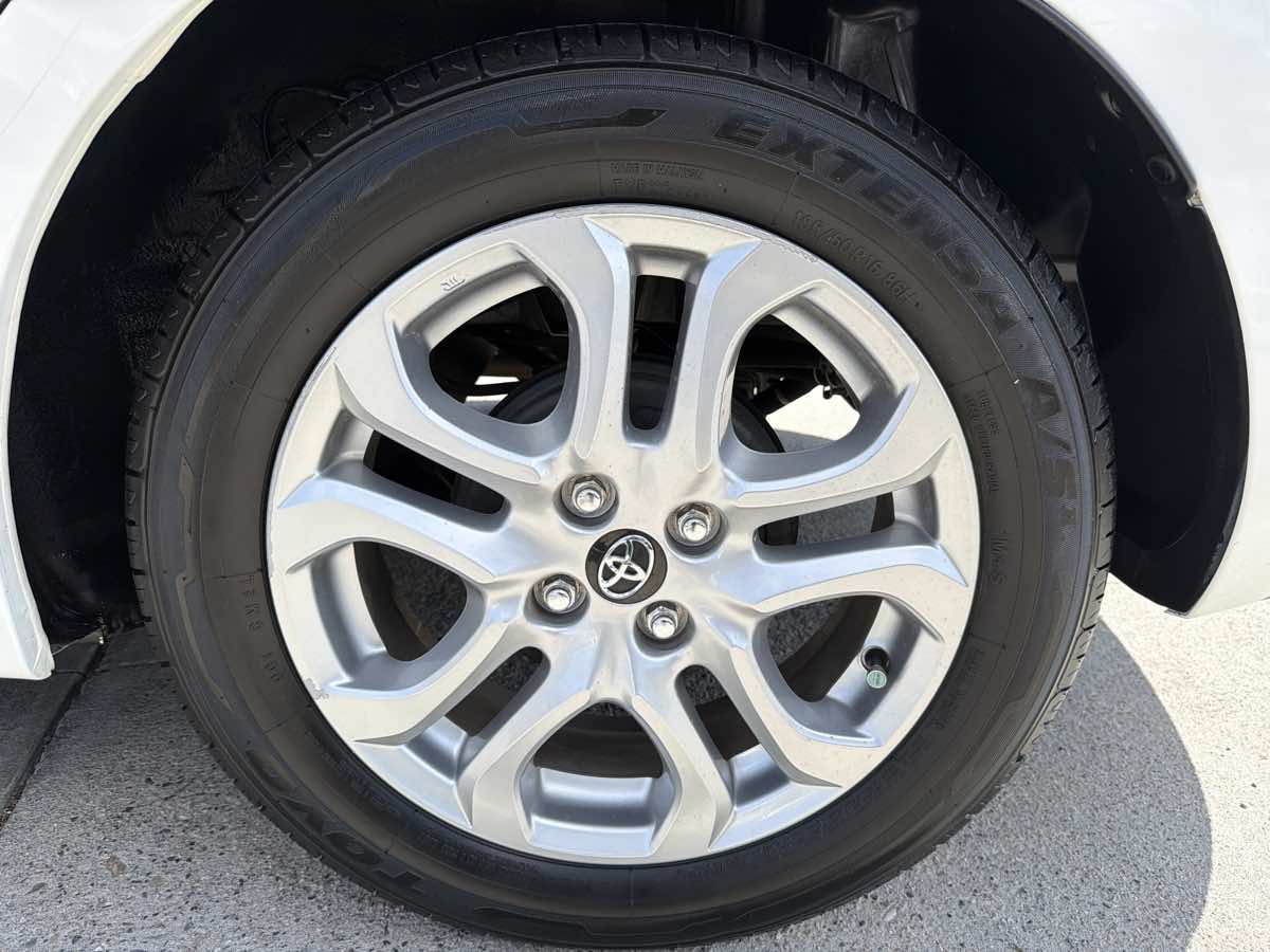 Toyota Yaris iA photo 28