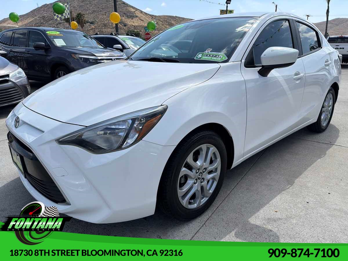 2017 Toyota Yaris  FWD photo