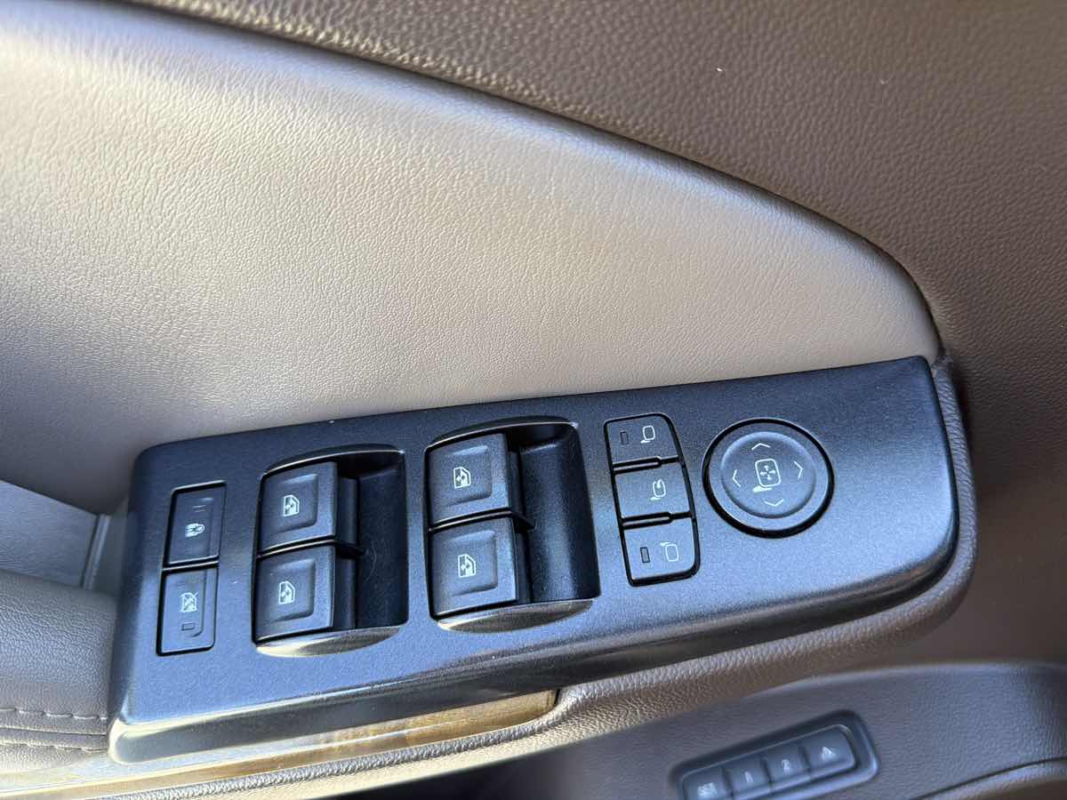GMC Yukon XL photo 11