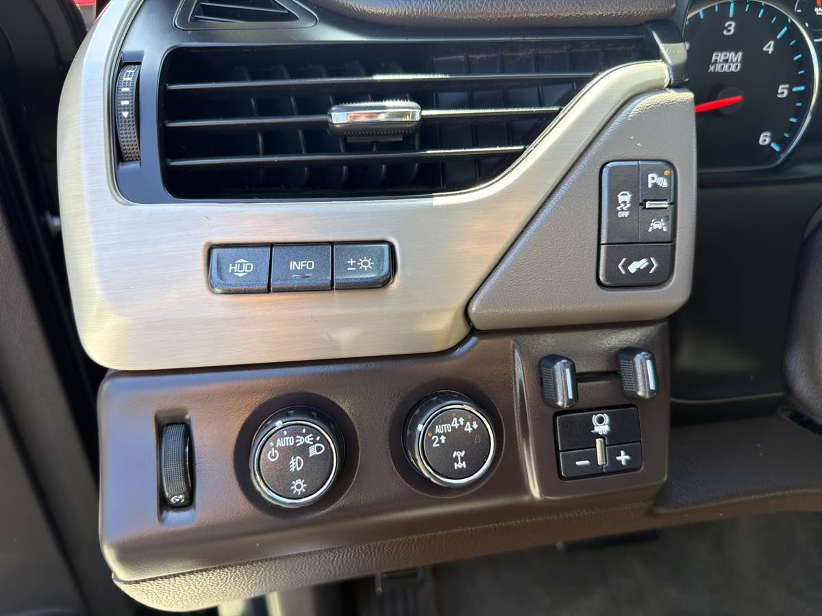 GMC Yukon XL photo 12
