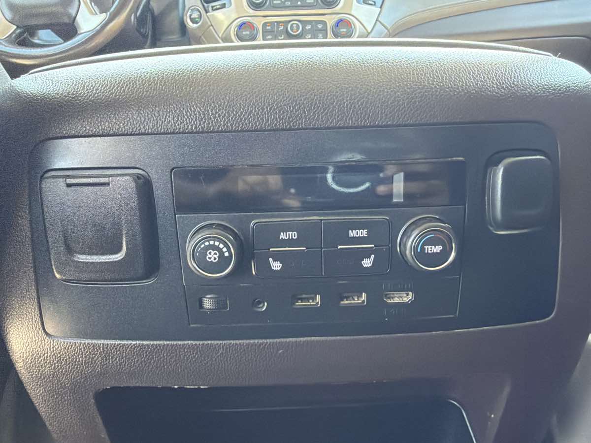 GMC Yukon XL photo 24