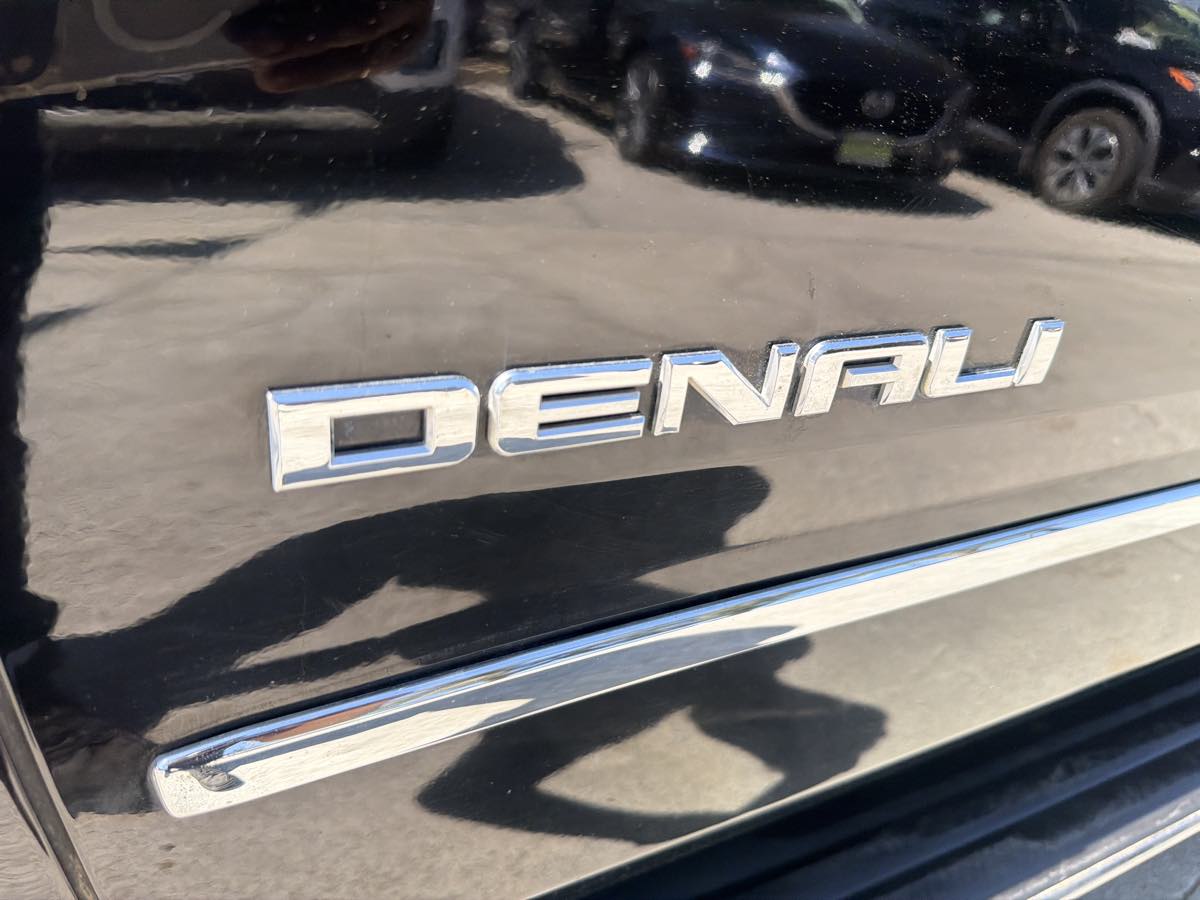 GMC Yukon XL photo 37