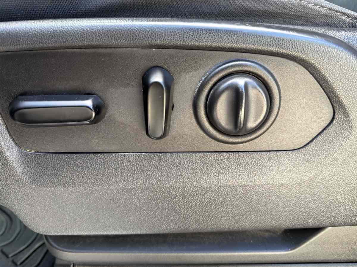 Chevrolet Silverado photo 11