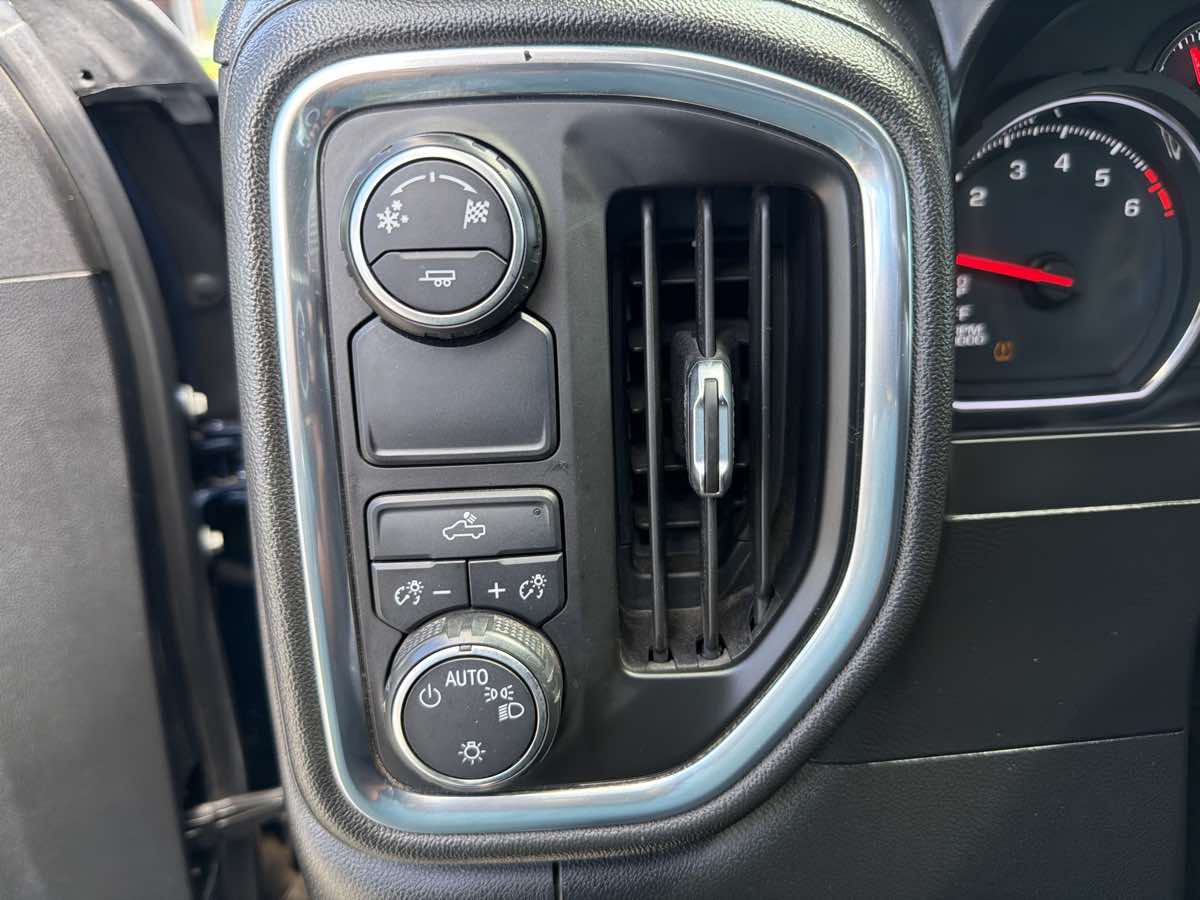Chevrolet Silverado photo 12