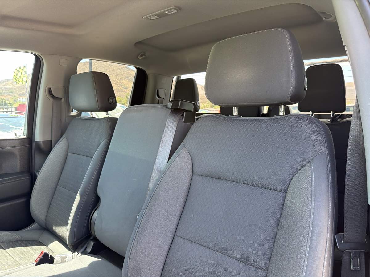 Chevrolet Silverado photo 21