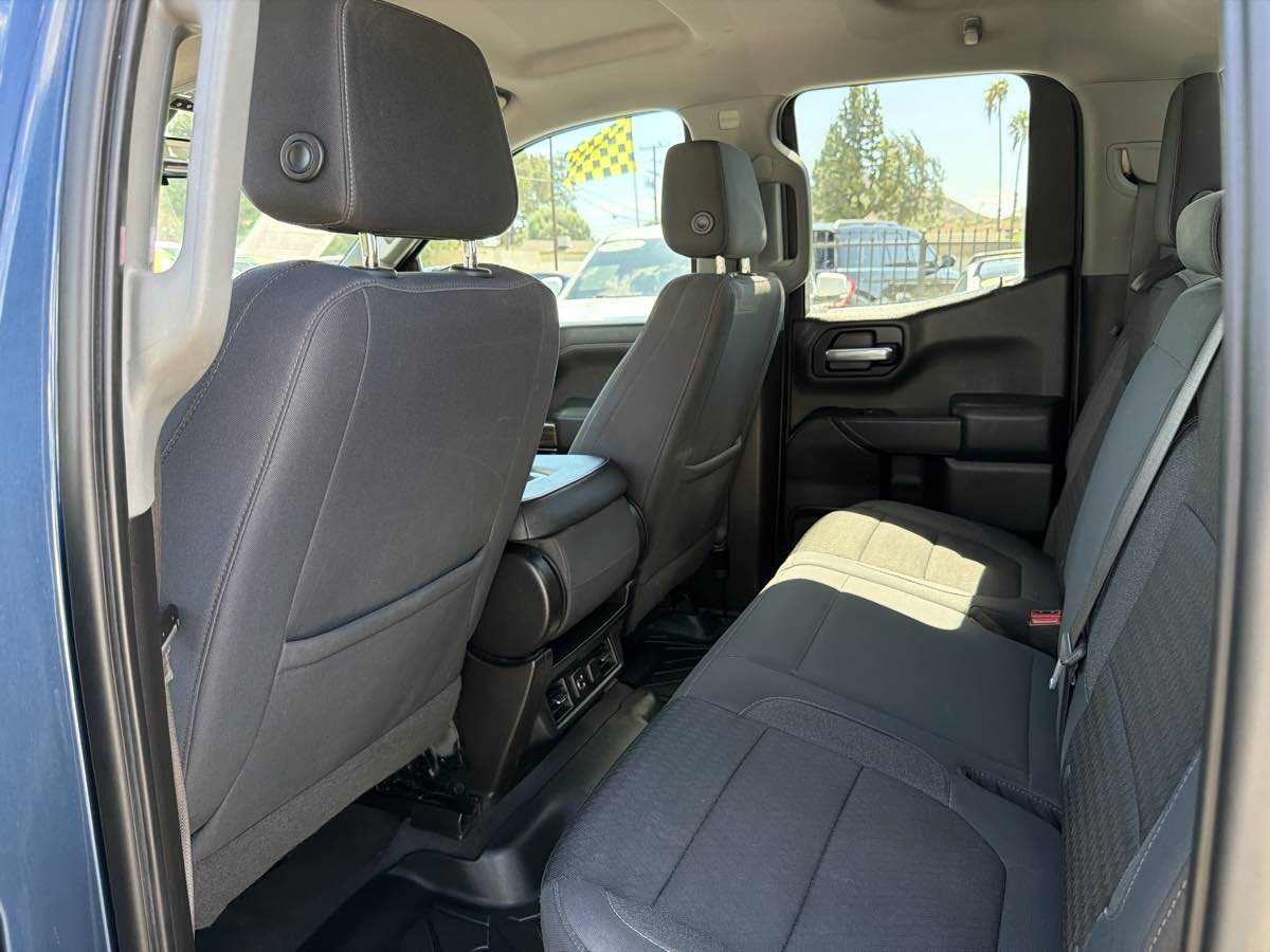 Chevrolet Silverado photo 22