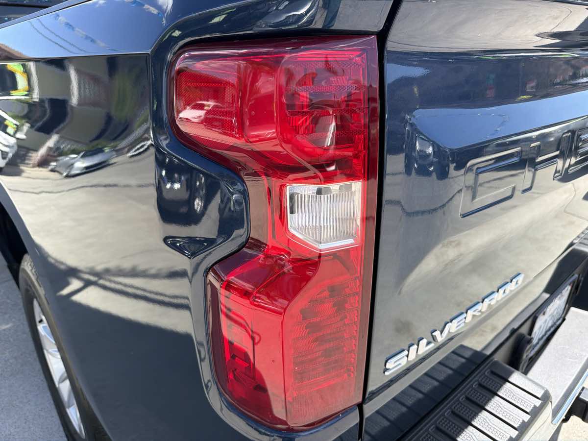 Chevrolet Silverado photo 33