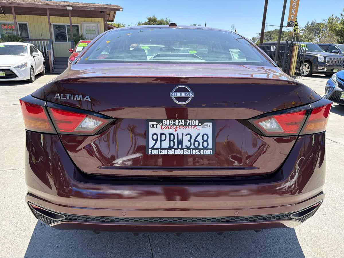 Nissan Altima photo 4