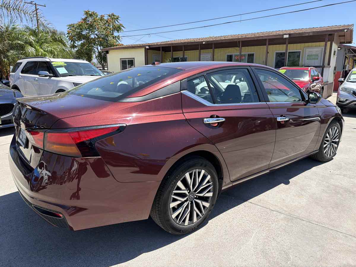 Nissan Altima photo 5