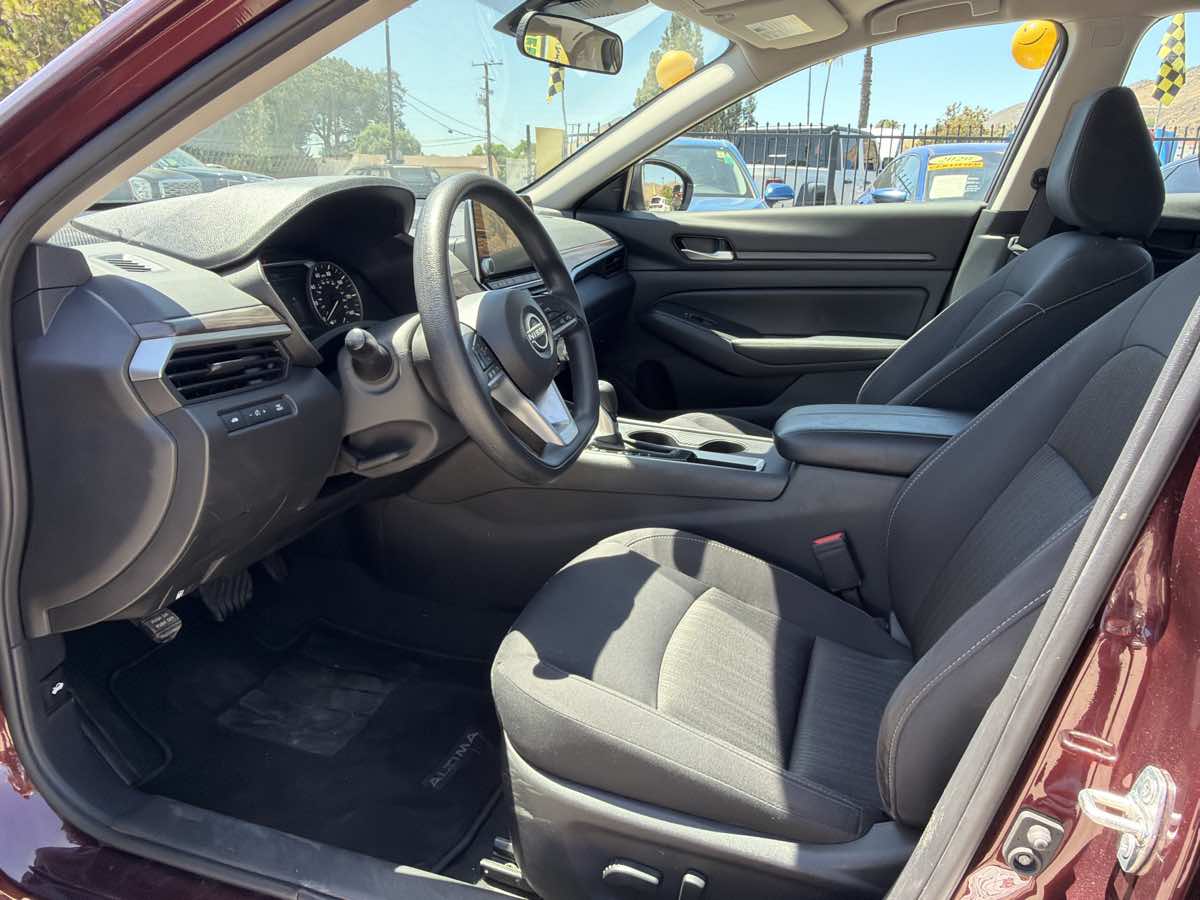 Nissan Altima photo 9