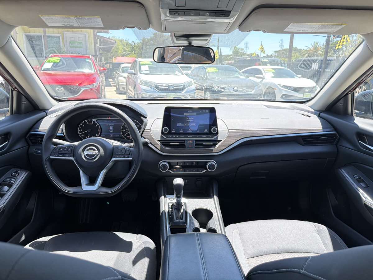 Nissan Altima photo 22