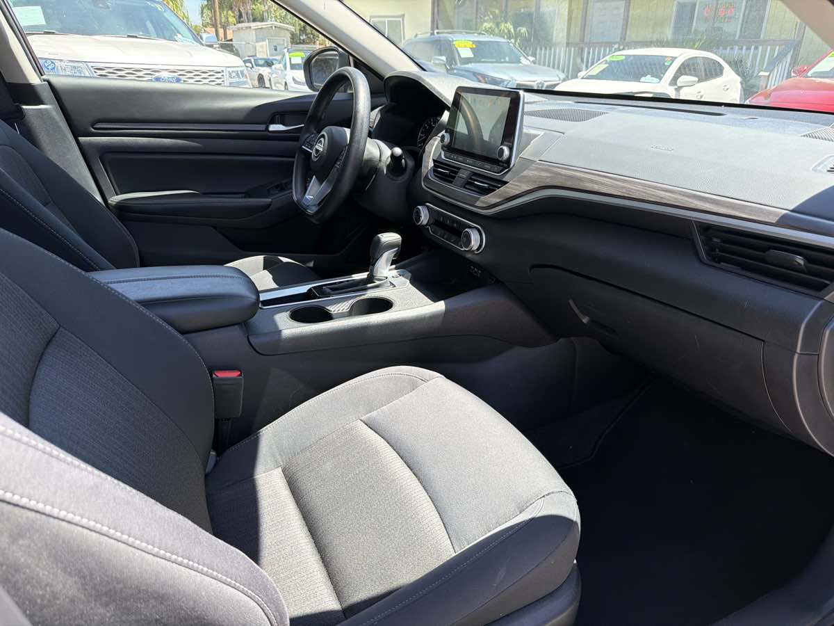 Nissan Altima photo 25